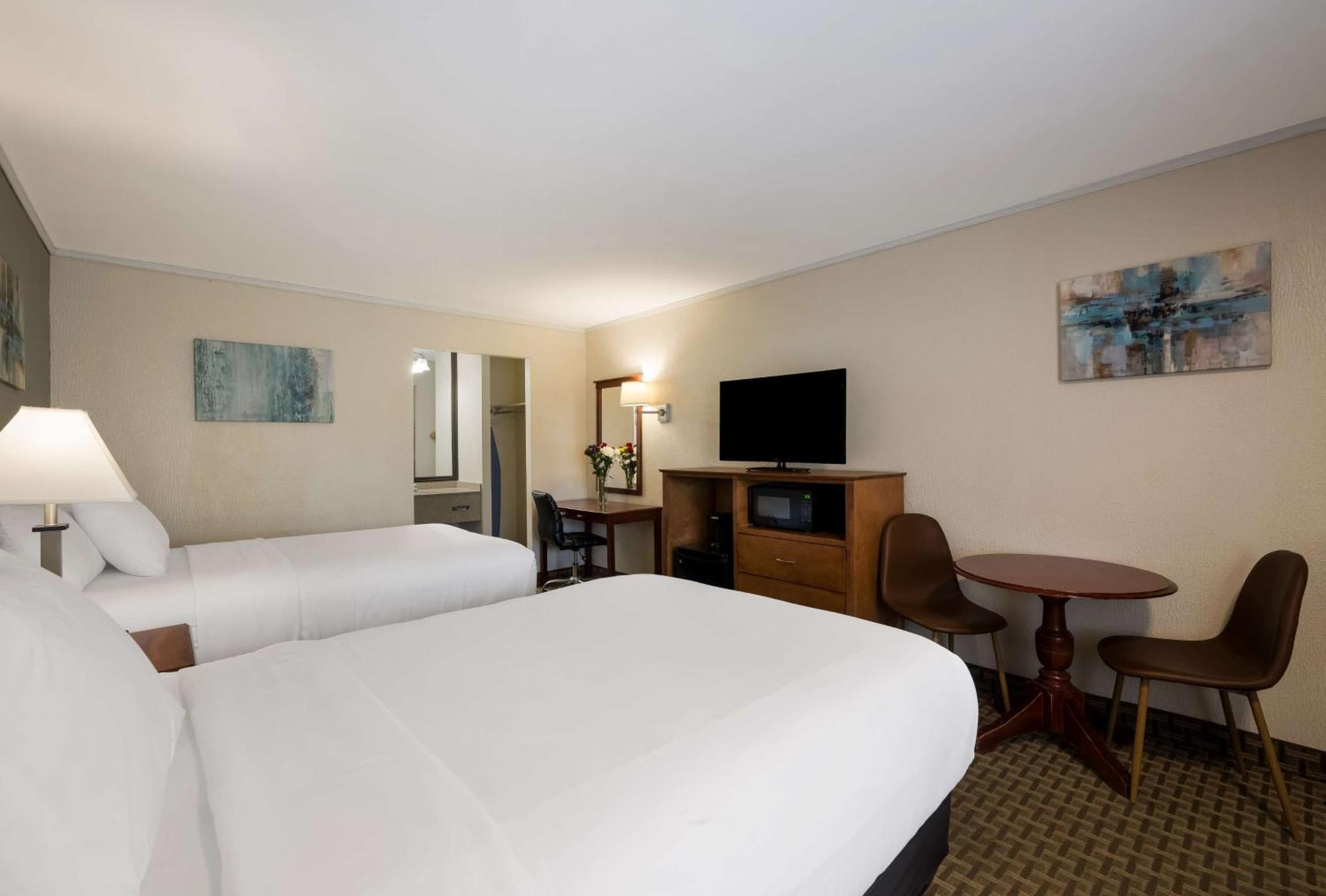 Surestay Plus By Best Western Woodbury Inn Exterior photo