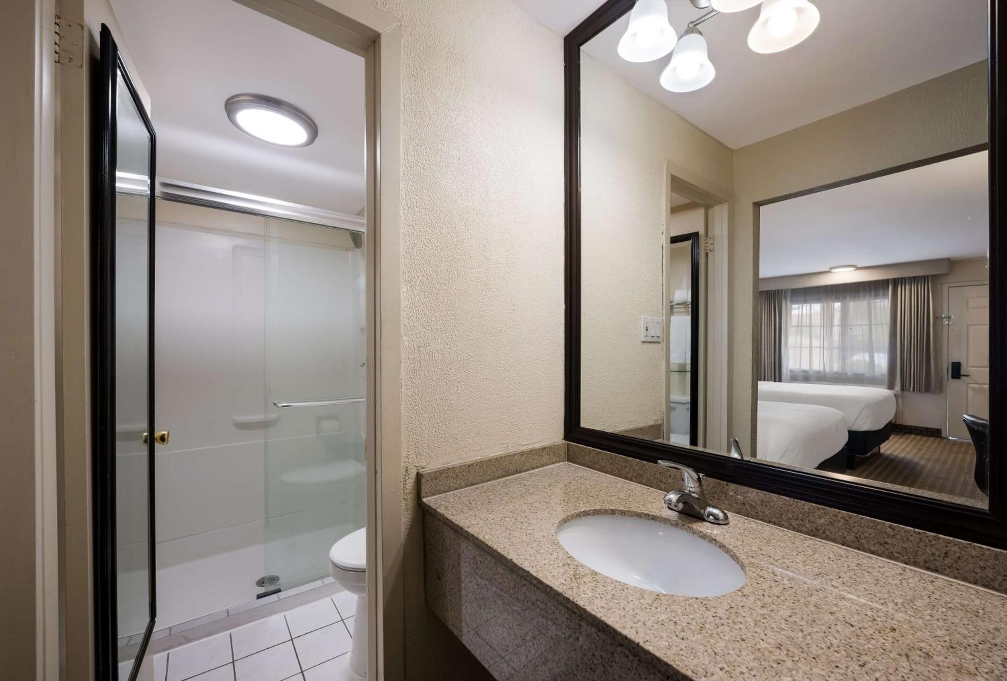 Surestay Plus By Best Western Woodbury Inn Exterior photo