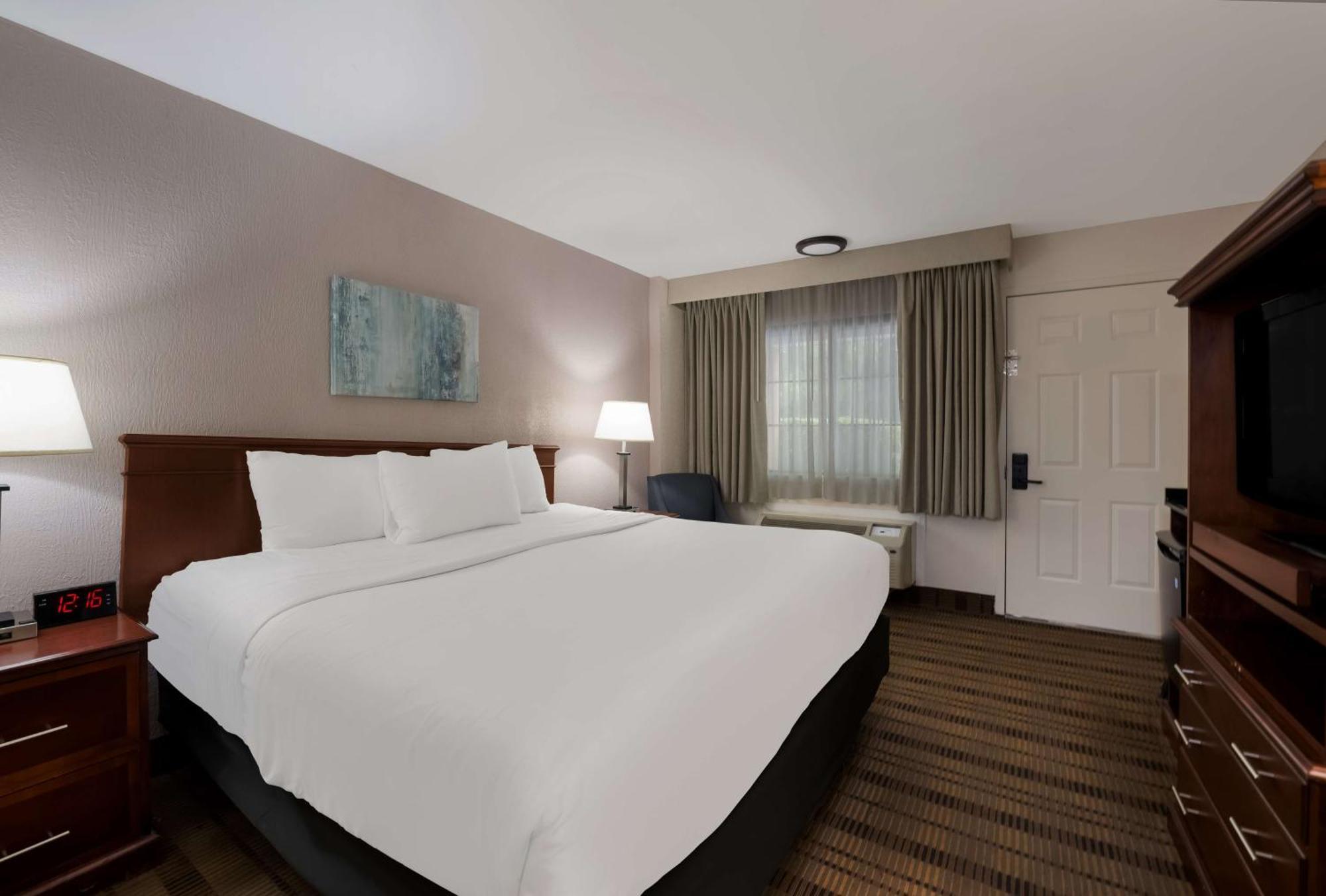 Surestay Plus By Best Western Woodbury Inn Exterior photo