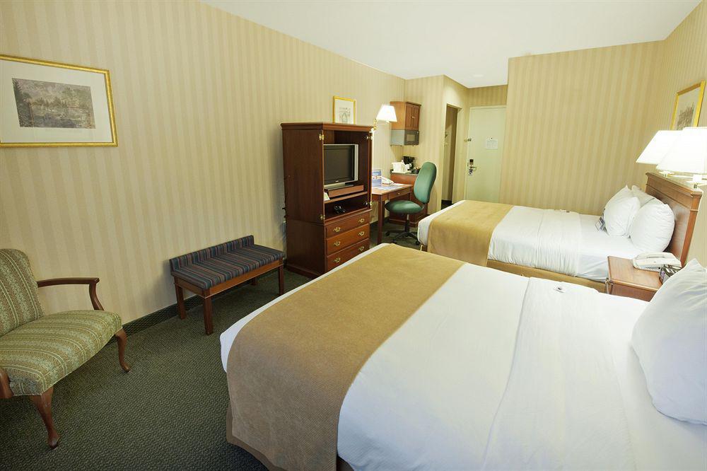 Surestay Plus By Best Western Woodbury Inn Room photo